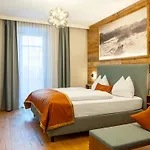 Hotel Greti - Alpine Boutique Mit Alpentherme Eintritt, Reichhaltigem Fruehstueck, Sauna