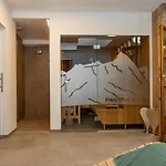 Greti - Alpine Boutique Mit Alpentherme Eintritt, Reichhaltigem Fruehstueck, Sauna Szálloda