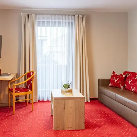 Greti - Dahoam, Nur Feiner - Alpine Boutique Mit Alpentherme Eintritt, Reichhaltigem Fruehstueck, Sauna